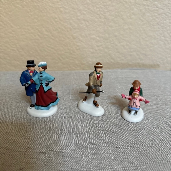 department 56 an afternoon on ice dickens village - Picture 2 of 8